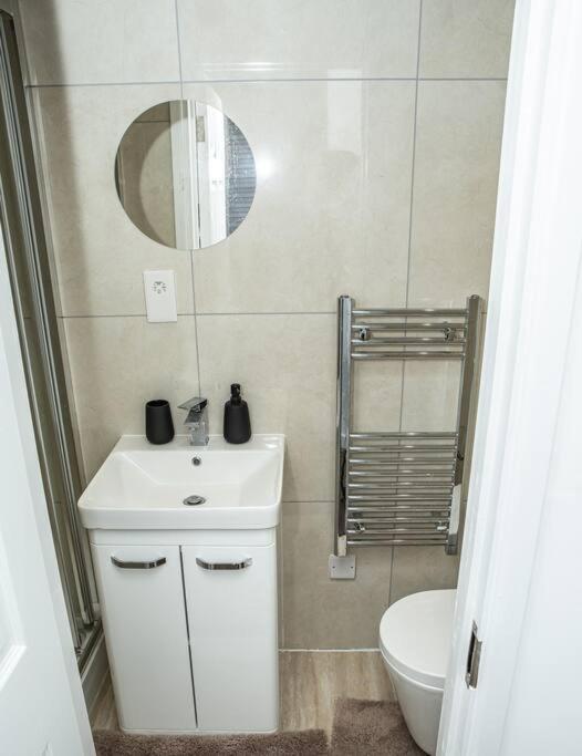 Aylesbury Apartment 1 With Free Parking Ngoại thất bức ảnh