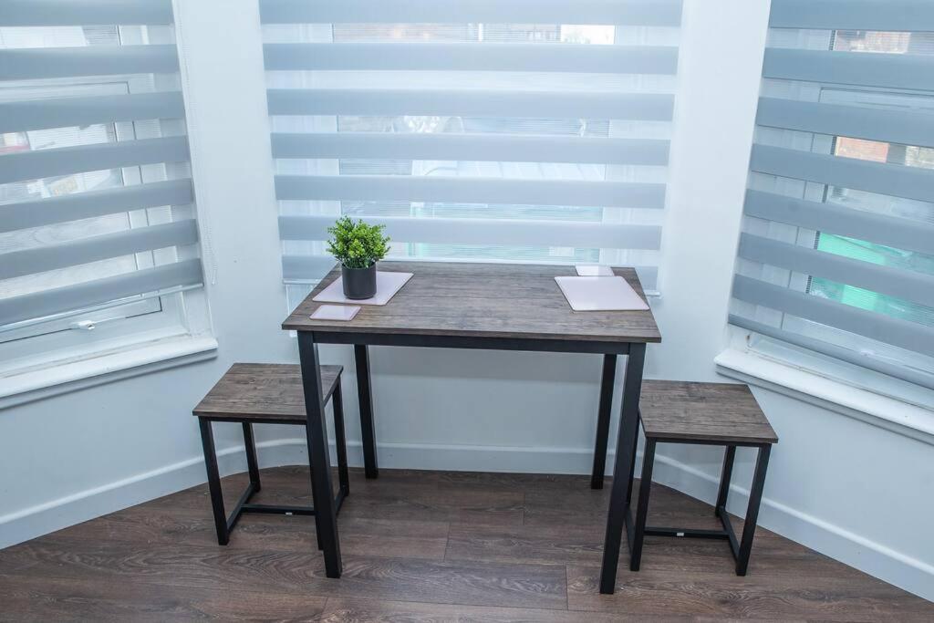 Aylesbury Apartment 1 With Free Parking Ngoại thất bức ảnh