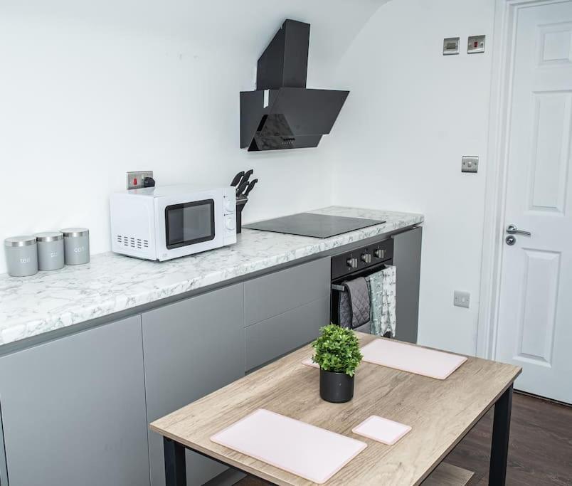 Aylesbury Apartment 1 With Free Parking Ngoại thất bức ảnh